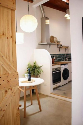Cozy Townhouse With Patio